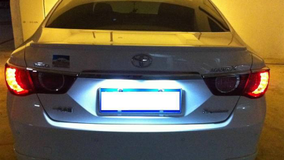 夜晚間，車牌識別反光發(fā)白怎么辦？