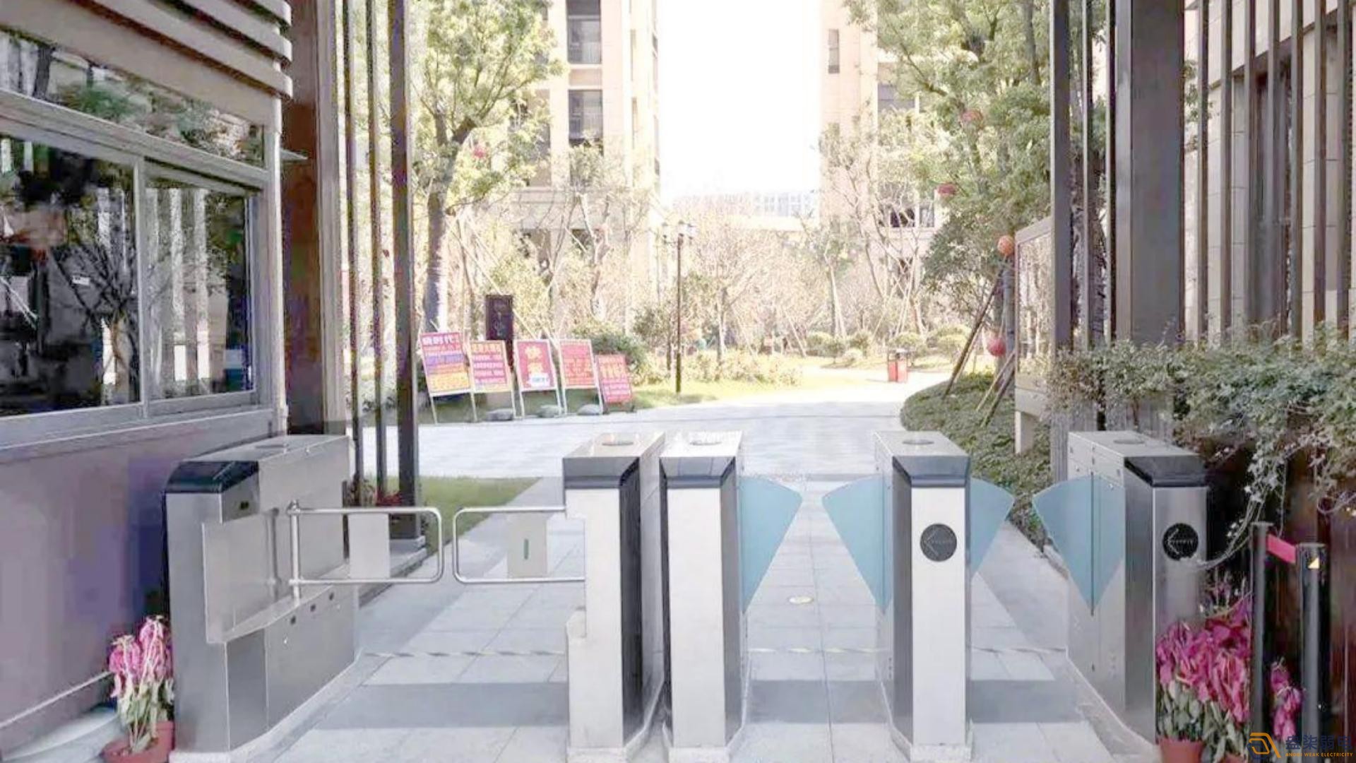 智慧工廠如何選擇適合的通道閘？